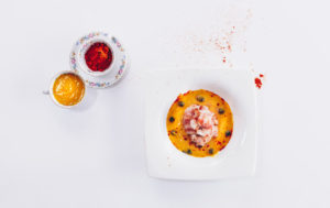 Gazpacho di pomodori gialli con polvere di peperoni dolci e capperi e cuore di Pancetta Piccante
