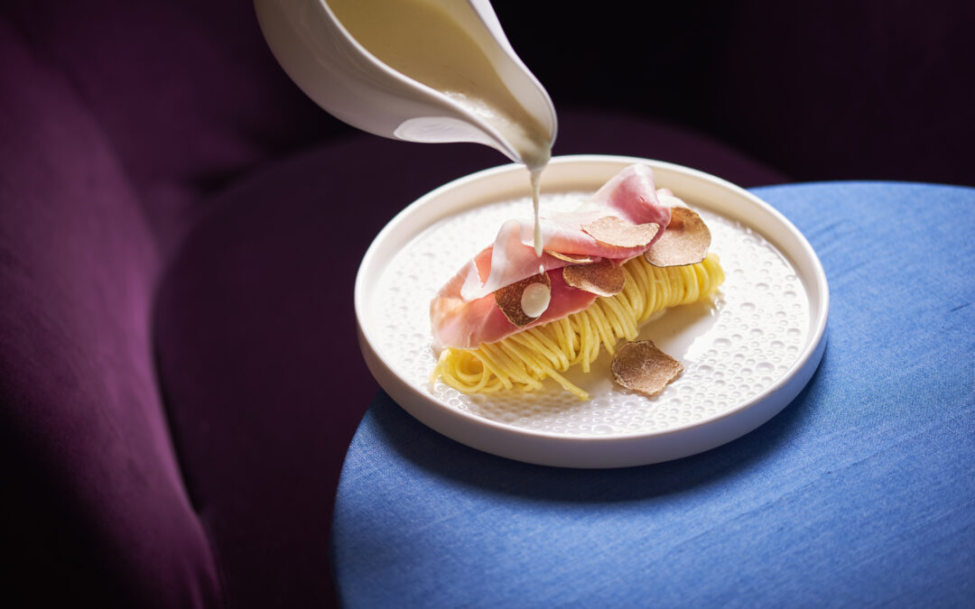 Tajarin con Regio, crema al Parmigiano e tartufo bianco