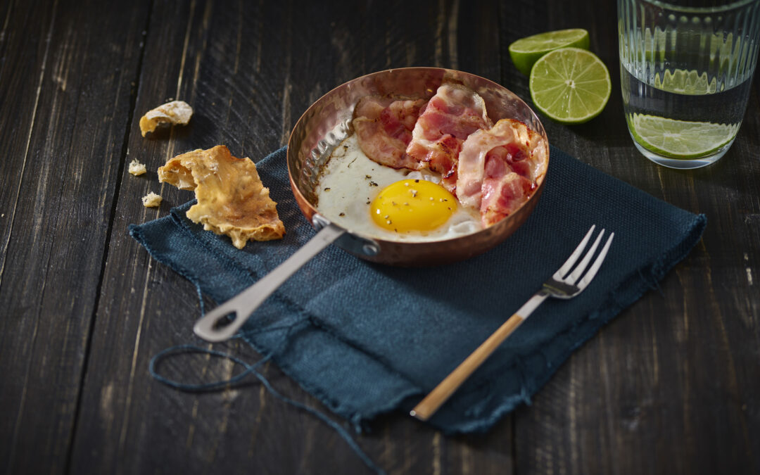 Colazione d’autore: uova sunny side up e pancetta Uanderful! tra gusto e semplicità